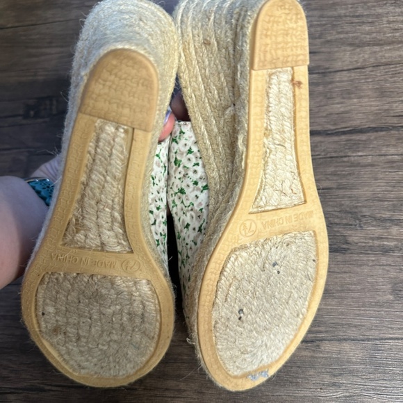 **TALBOTS* White x Pink Floral Peep Toe Espadrille Wedges Size 7.5 - Picture 6 of 8